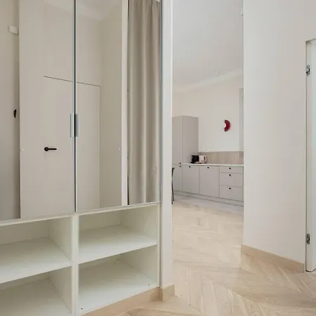 Apartment Bright Rakowiecka Near Pole Mokotowskie By Renters